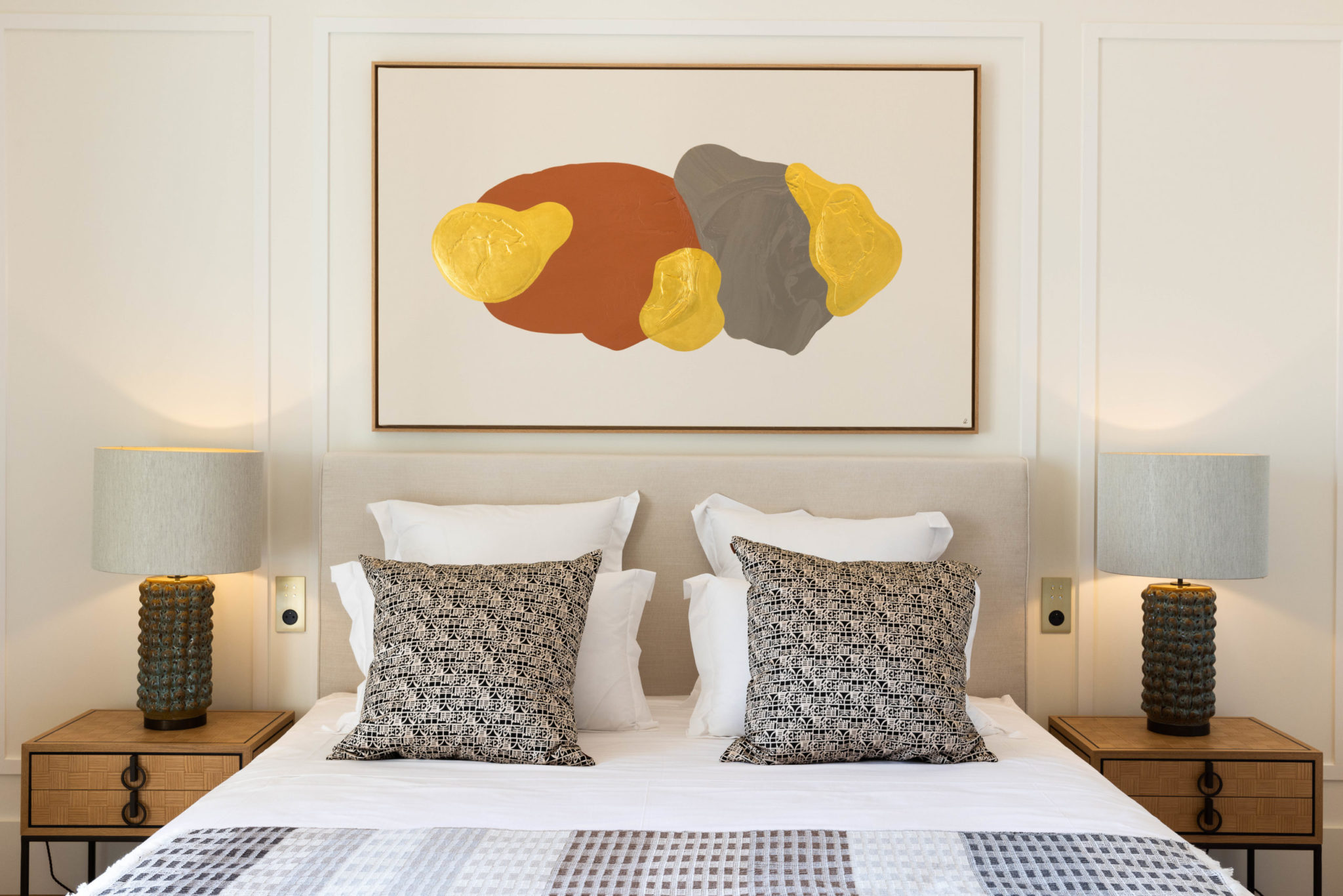 Peinture sur toile de Candice Lartigue dans une des chambres de l'Eclaircie 