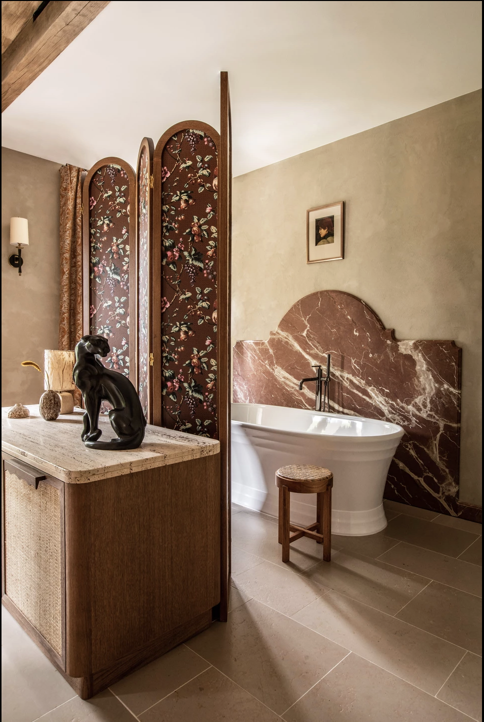 portrait dans la salle de bain d'une chambre du relais de Bernard Loiseau