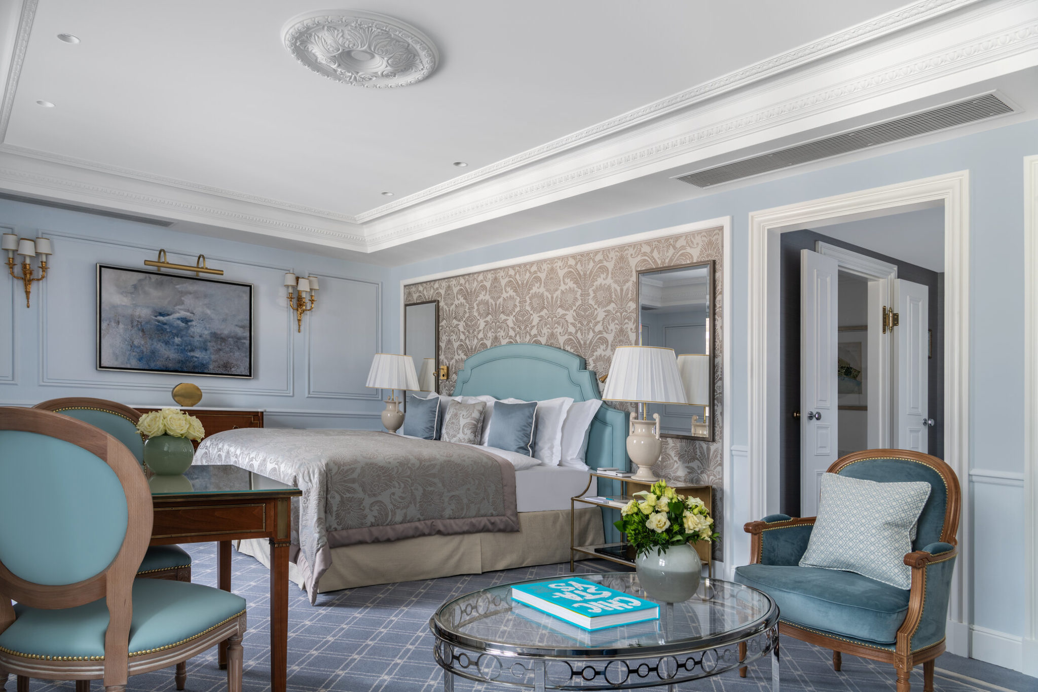 Peinture sur bois de Gérard Redoulès dans une des chambres de l'hôtel Beau Rivage 