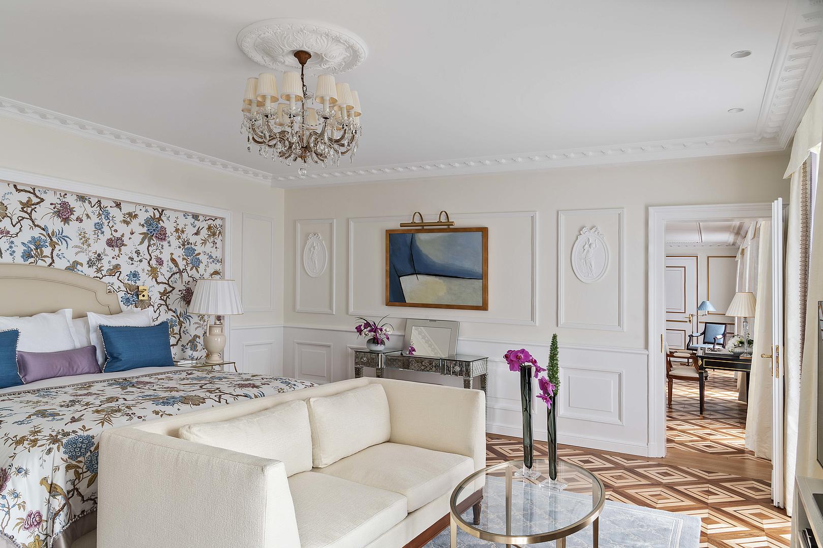 Peinture d'Emmanuelle Aussedat dans une des suites de l'hotel Beau Rivage 